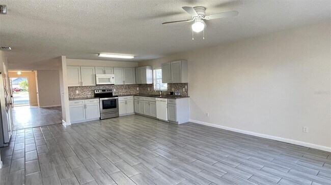 Foto del edificio - 1365 Epson Oaks Way