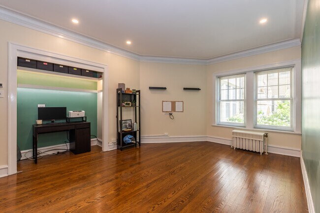 Foto del edificio - 540 W Brompton Ave