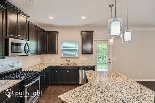 Building Photo - 451 Fredrick Dr