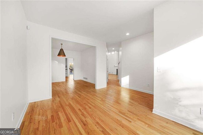 Foto del edificio - 1086 Pine Grove Ave NE