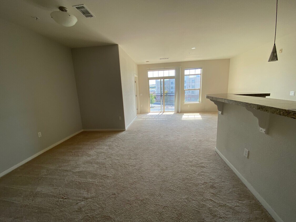 Foto principal - Cozy 2B/2B Condo with Mountain View