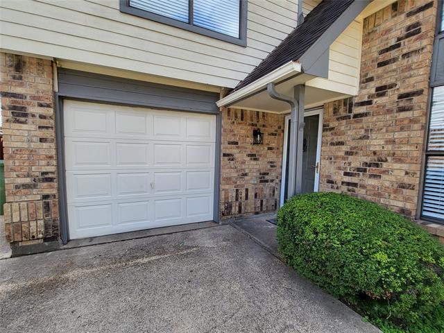 Building Photo - 3335 Briaroaks Dr