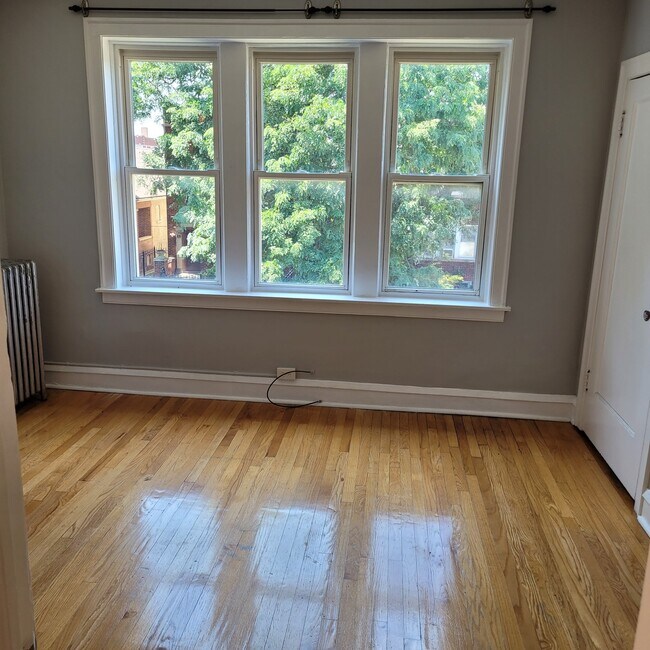 Foto del edificio - 3145 N Keating Ave