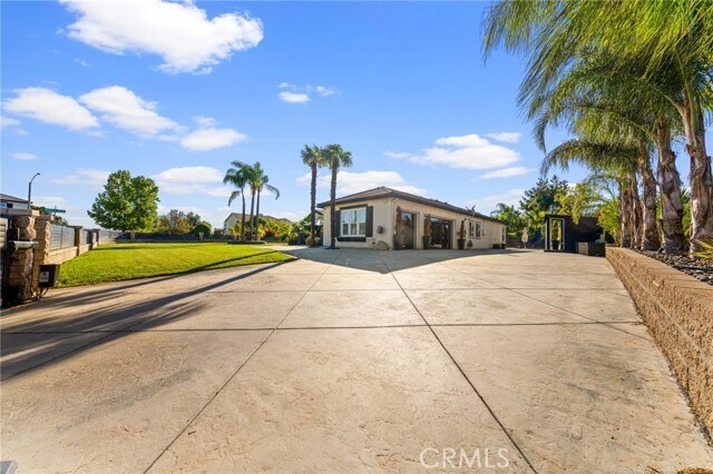 Foto del edificio - 6069 Cannich Rd
