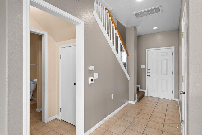 Foto del edificio - 7502 Lazy Creek Dr