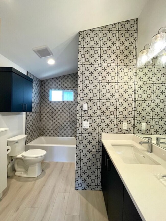 Foto del edificio - Hartford Duplex - 01355-HART-00