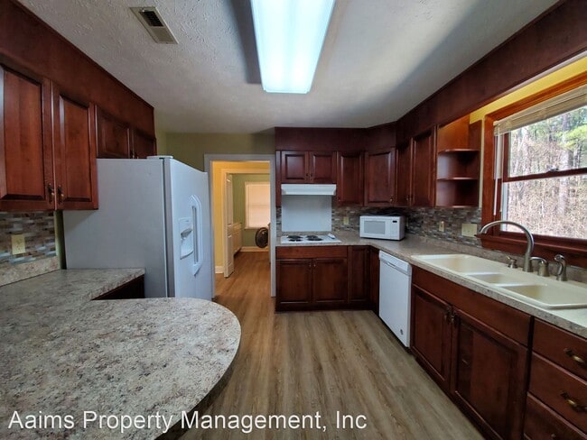Building Photo - 3 br, 3 bath House - 6212 Burnside Place