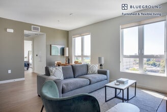 Building Photo - 5620 De Longpre Ave