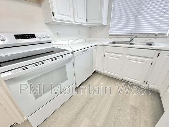 Building Photo - 49 S 200 W