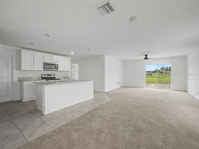 Foto del edificio - 6484 SE 4th Ln