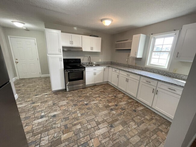 Building Photo - 2231 Loophole Dr