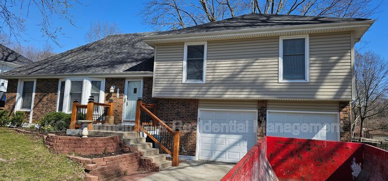 Foto principal - 608 NW Springwood Dr