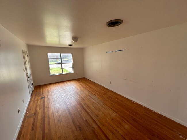 Building Photo - Single Family Ranch