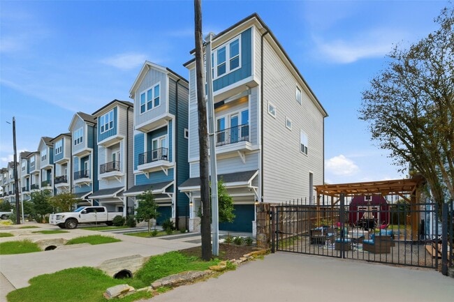 Foto del edificio - 1236 W 21st St