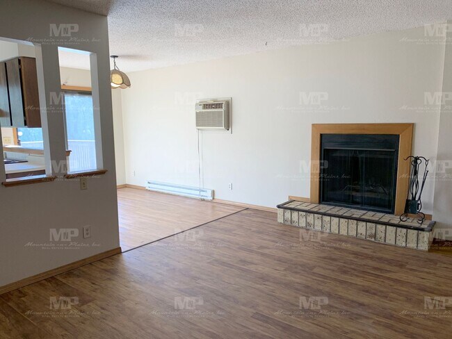 Foto del edificio - 531 Strachan Dr