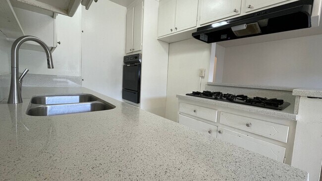 Foto del edificio - 849 N McCadden Pl