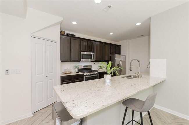 Foto del edificio - 1565 Arbor Knot Dr