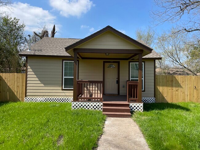 Front Door - 5603 Pickfair St