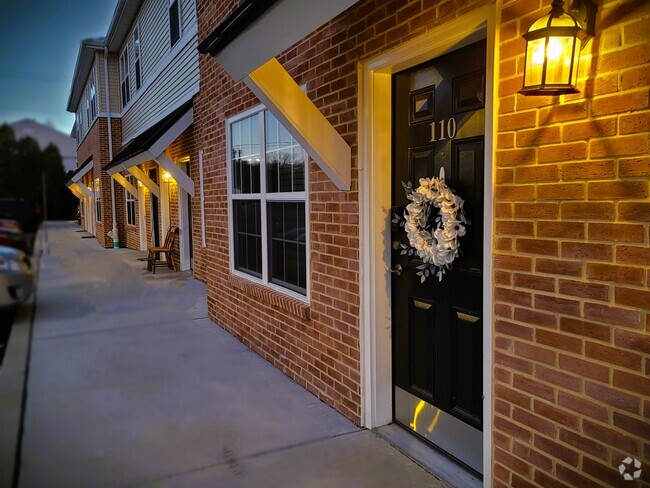 Building Photo - East Breeze