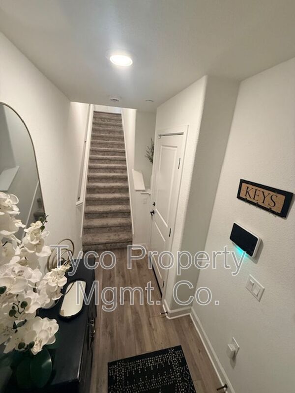 Building Photo - 2052 Vela Ln