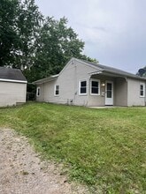 Building Photo - 1024 Leslie St