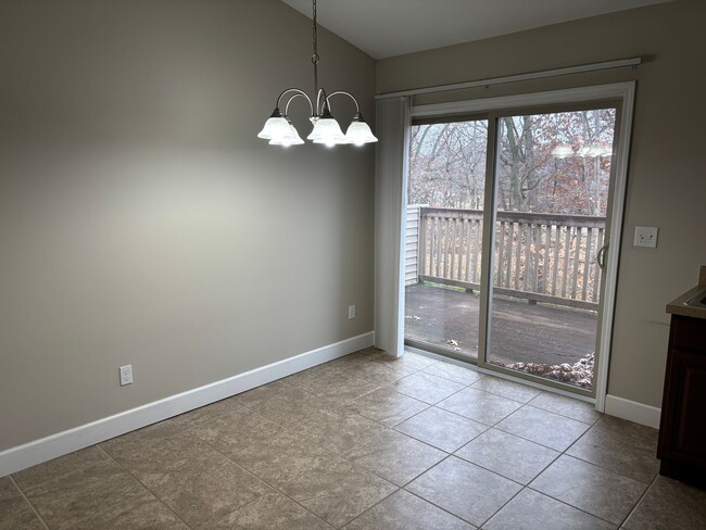 Building Photo - 2 Bedroom/2 Bathroom Apartment!