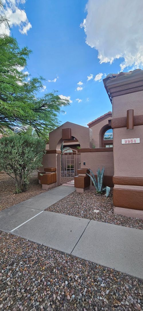 Building Photo - Gated Community at La Reserve Oro Valley_ ...
