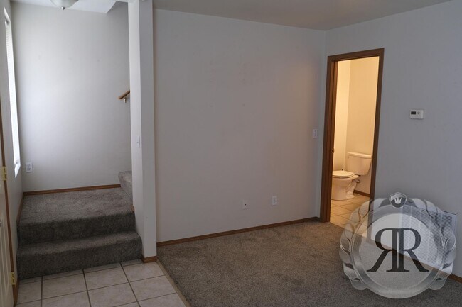 Foto del edificio - 2 Bedroom, 1.5 Bath Townhouse Style Apartment