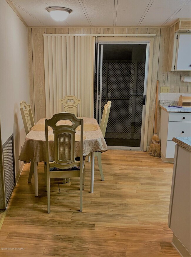Foto del edificio - 15407 Brookridge Blvd