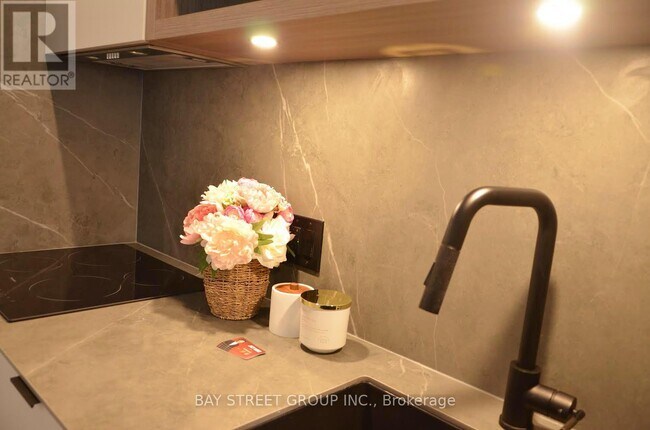 Photo du bâtiment - 55 Charles St E