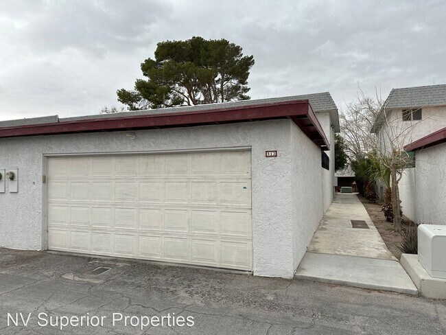 Building Photo - 3 br, 1.5 bath House - 512 Greenbriar Town...