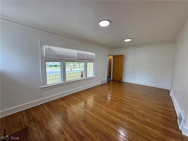Building Photo - 4162 W 140th St