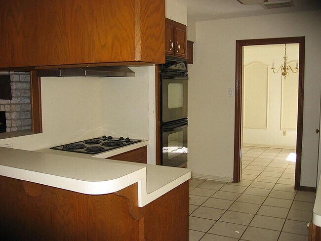 Building Photo - 25407 Tuckahoe Ln