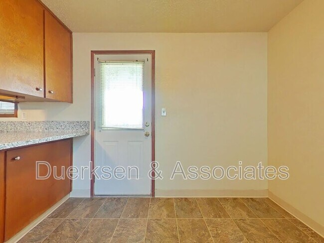 Building Photo - 2021 Applegate St