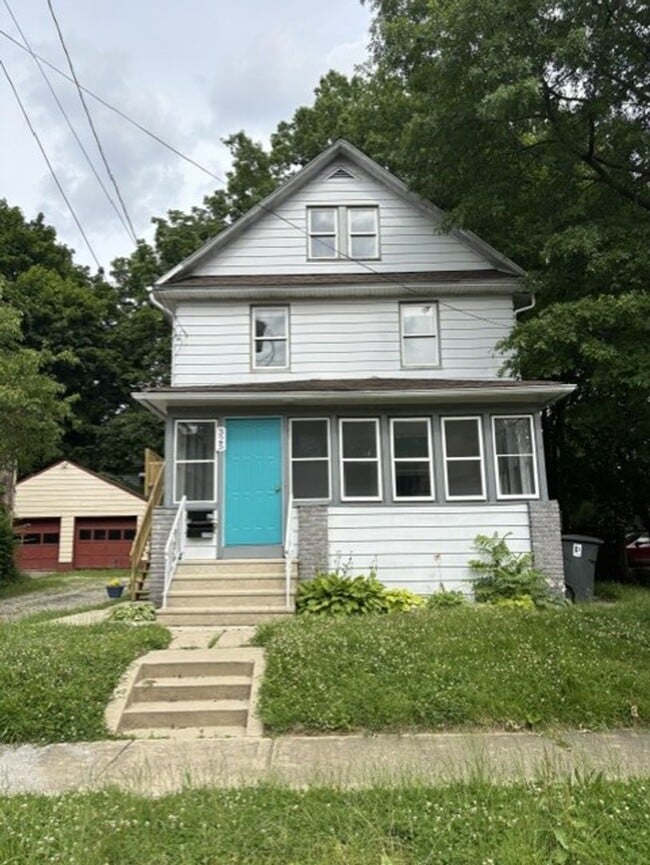 Building Photo - 325 Para Ave