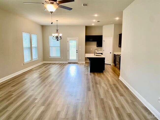 Building Photo - 831 Avellanas Dr