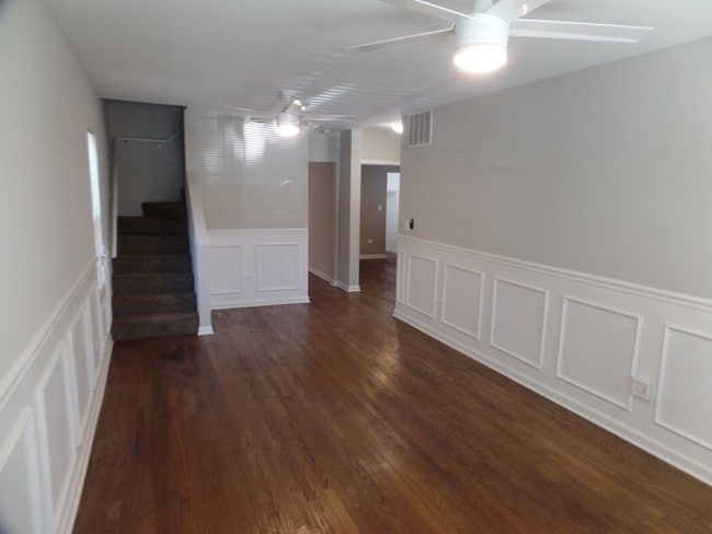 Building Photo - 721 E 104th Pl