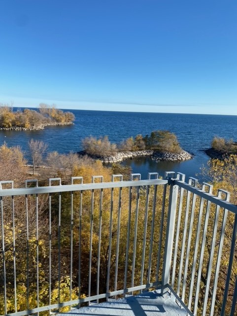 Photo principale - Top Floor Waterfront 2 Bedroom Renovated Unit