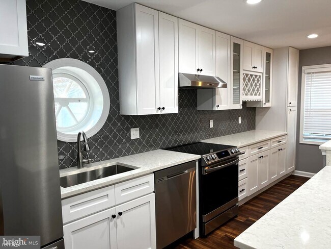 Foto del edificio - 2 br, 2 bath Condo - 4401 Arlington Boulevard