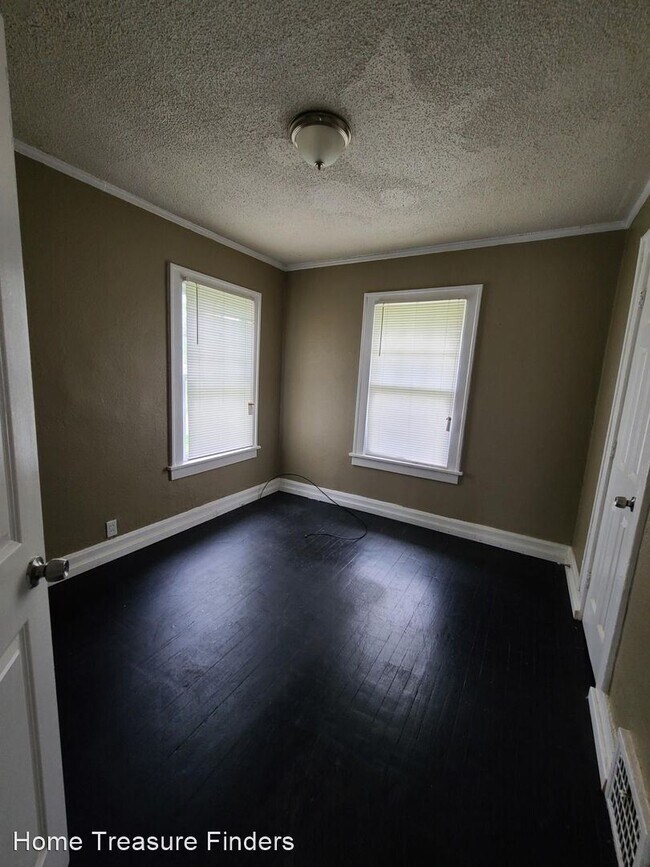 Building Photo - 3 br, 1 bath House - 2125 E. 70th Terrace