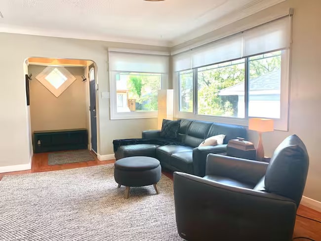 Building Photo - For Rent – 704 5 St E, Saskatoon, SK S7H 1G7 3 Bedrooms | 2 Bathrooms