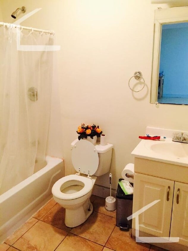 Building Photo - 735 Cambridge St