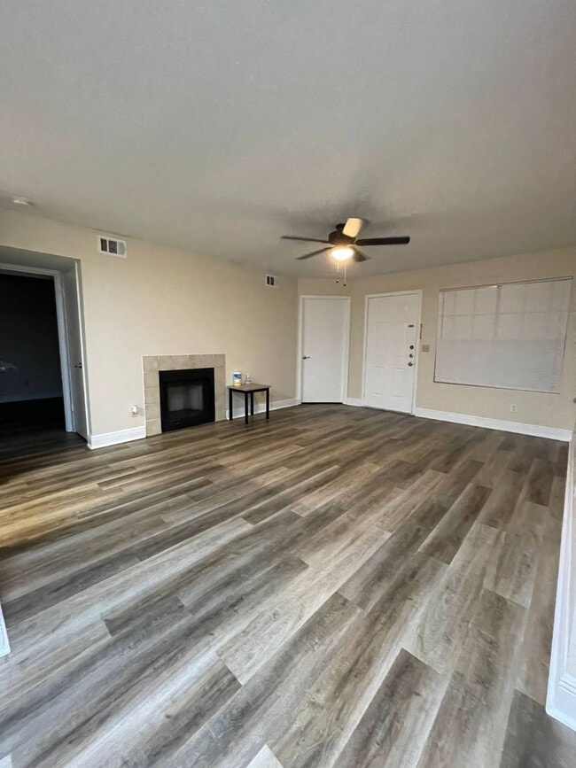 Building Photo - 420 Forestway Cir