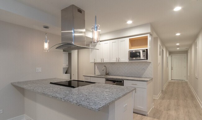 Kitchen - 916 W Willow St