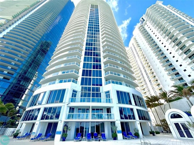 Foto del edificio - 18671 Collins Ave