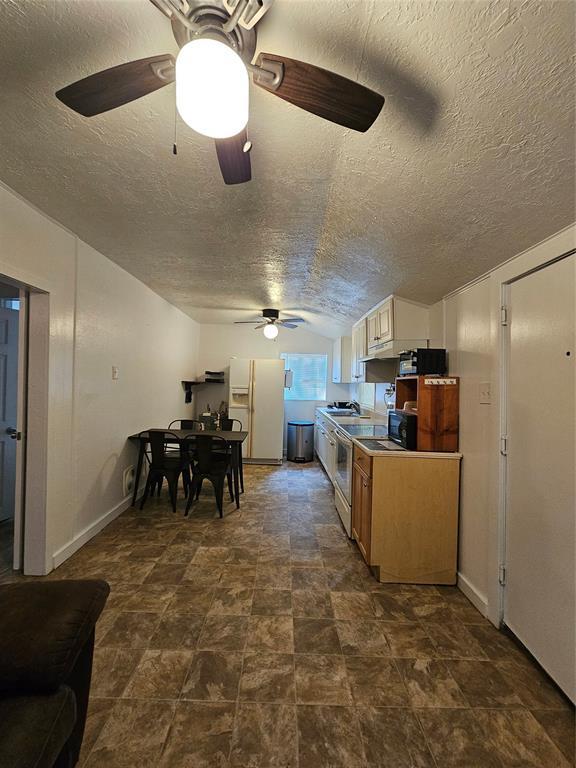 Foto del edificio - 16443 Piper Ln