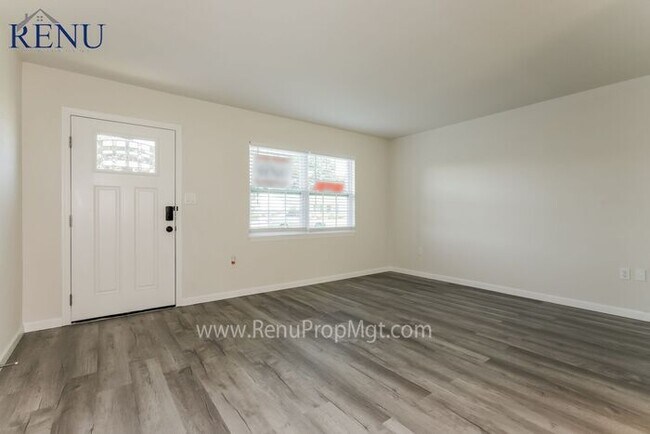 Foto del edificio - Available Now!