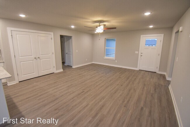 Building Photo - 3 br, 2 bath House - 326 N Wyandotte Street