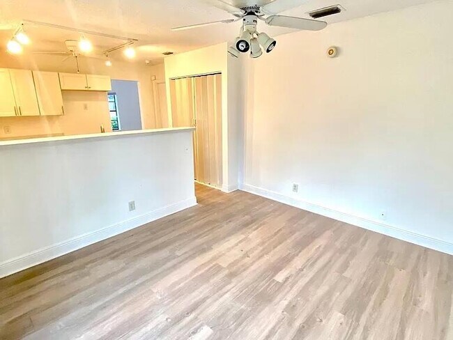 Building Photo - 1746 Harborside Cir