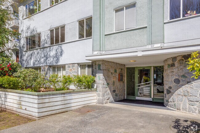 Photo du bâtiment - 1121 Harwood St